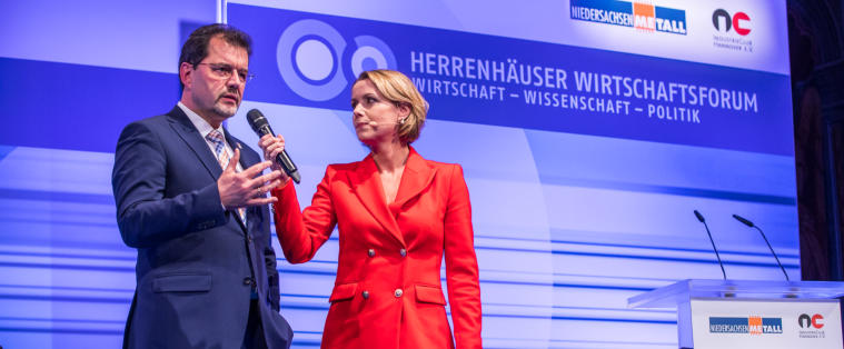 Astrid Frohloff im Gespräch mit Dr. Carsten Kuhlgatz (Vorstandsvorsitzender des Industrie-Club Hannover e.V.)