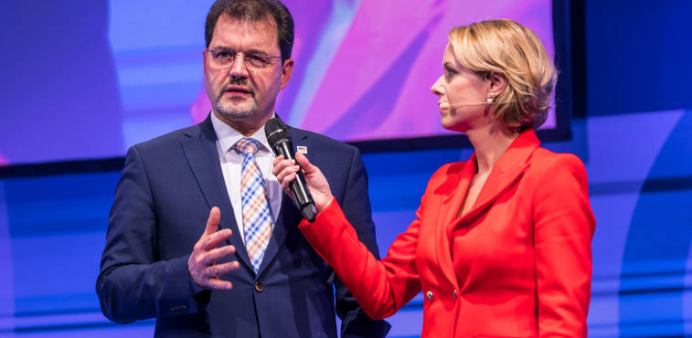 Astrid Frohloff im Gespräch mit Dr. Carsten Kuhlgatz (Vorstandsvorsitzender des Industrie-Club Hannover e.V.)