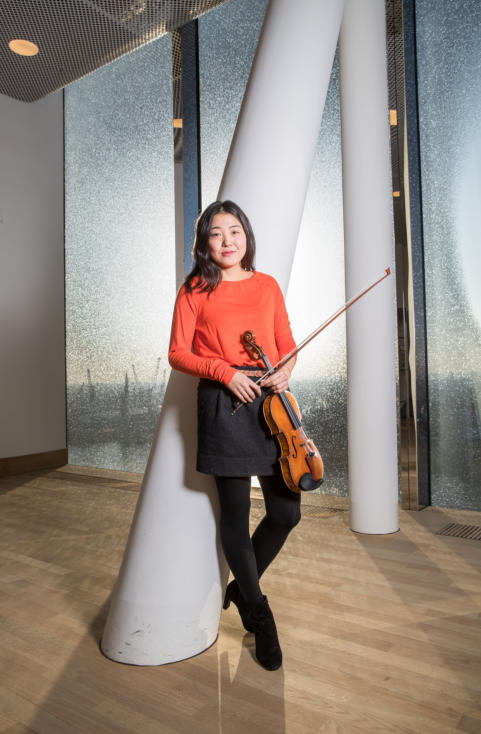 Portraitfotos der Musiker der Elbphilharmonie in Hamburg