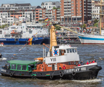 Schiffe beim Hafengeburtstag in Hamburg