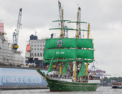 Schiffe beim Hafengeburtstag in Hamburg