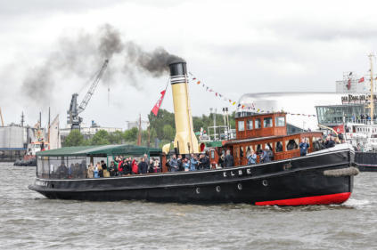 Schiffe beim Hafengeburtstag in Hamburg