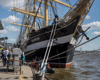 Schiffe beim Hafengeburtstag in Hamburg