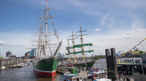 Schiffe beim Hafengeburtstag in Hamburg
