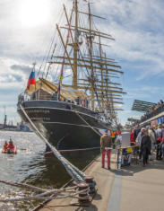 Schiffe beim Hafengeburtstag in Hamburg